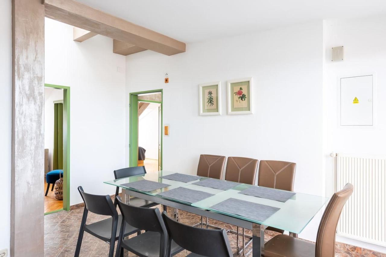 Huge 5 Bedrooms Near Castle Appartement