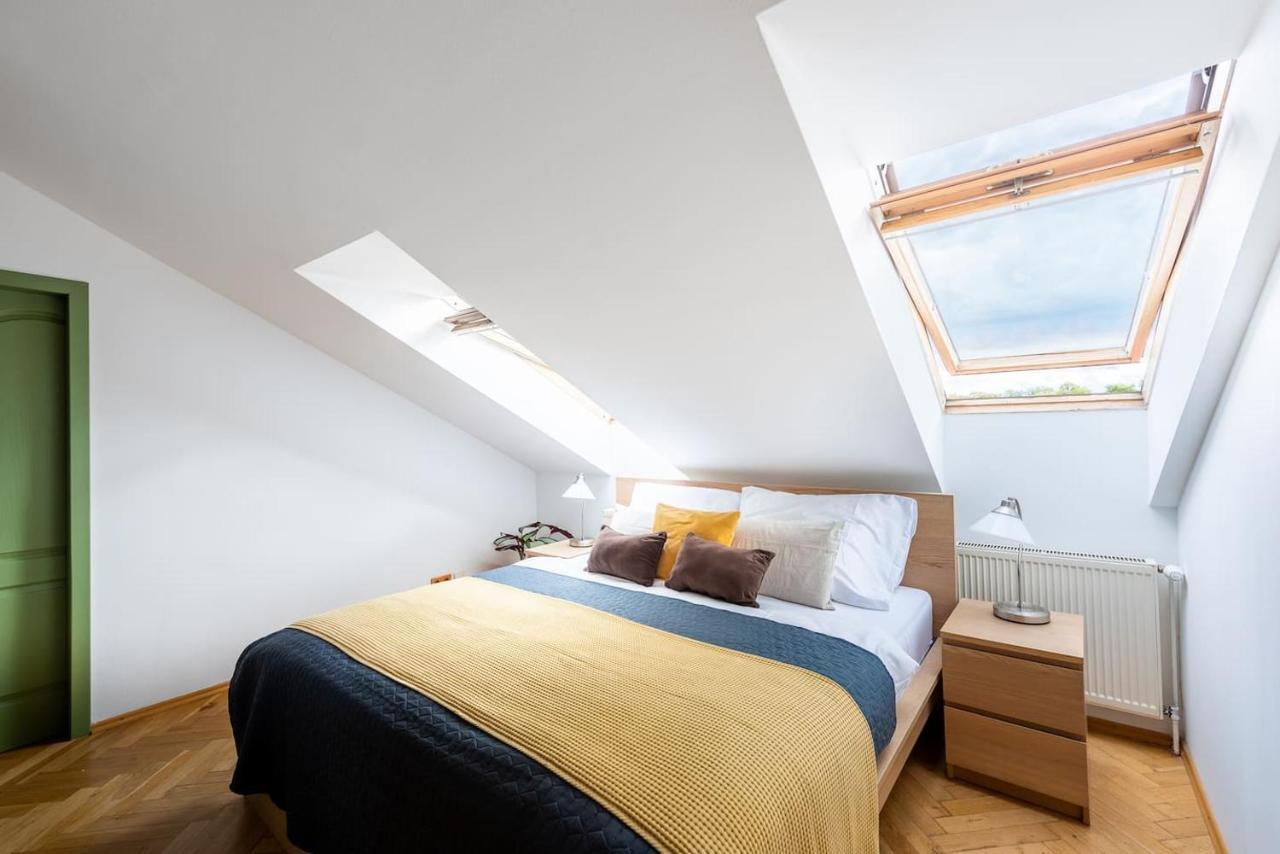 Huge 5 Bedrooms Near Castle Appartement Prague