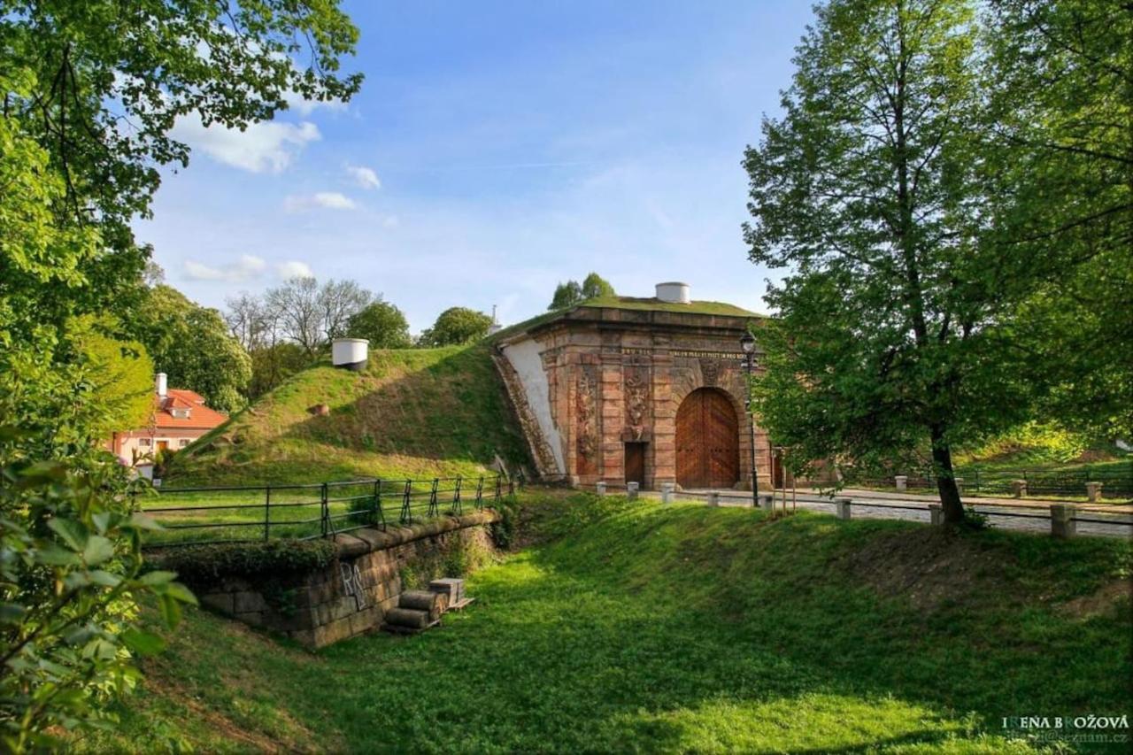 Huge 5 Bedrooms Near Castle * Praha